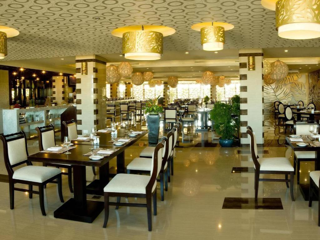 Olalani Resort & Condotel Дананг Экстерьер фото