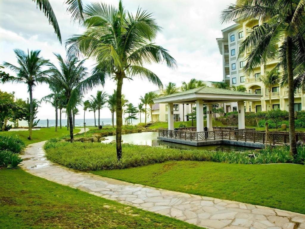 Olalani Resort & Condotel Дананг Экстерьер фото