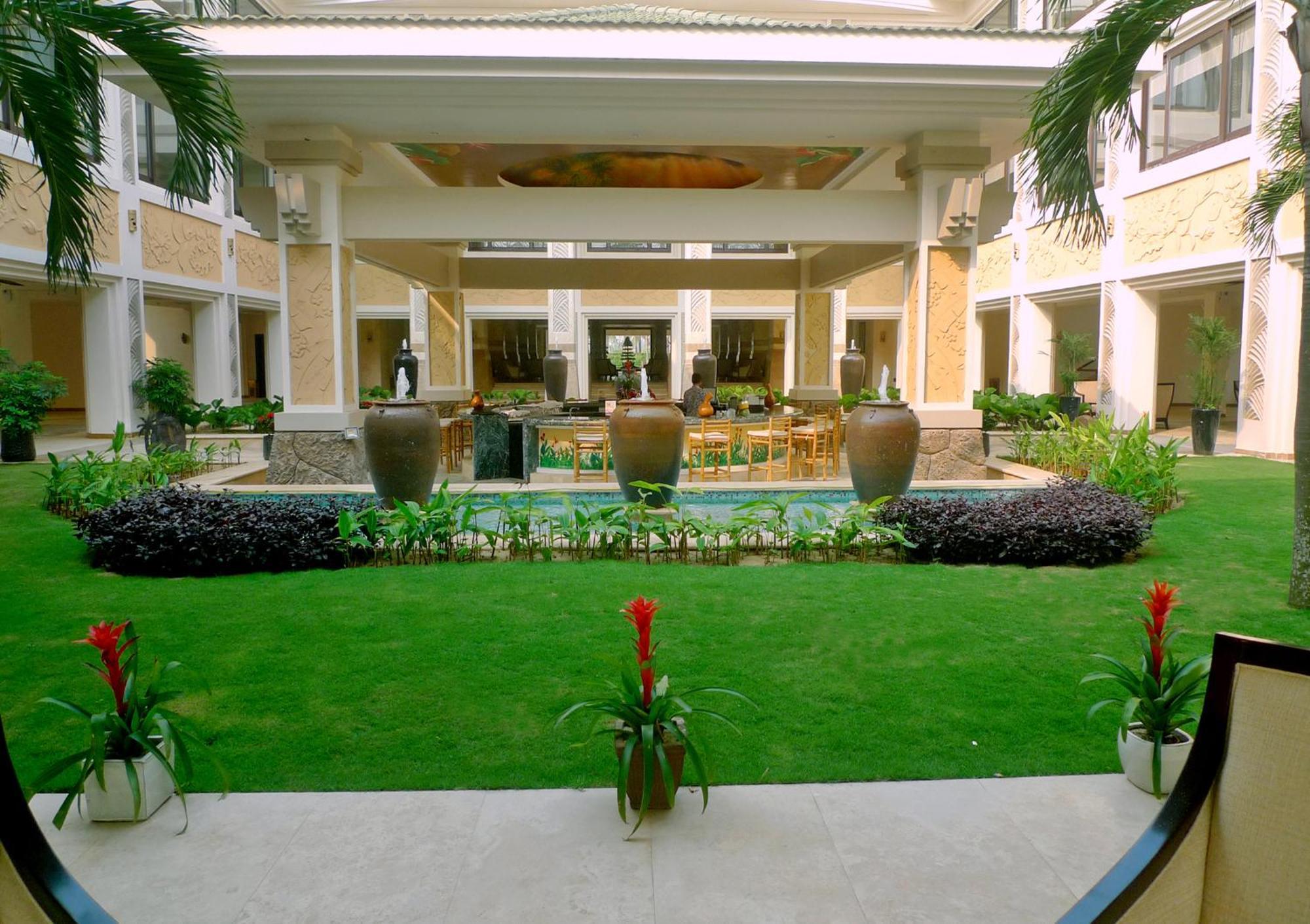 Olalani Resort & Condotel Дананг Экстерьер фото