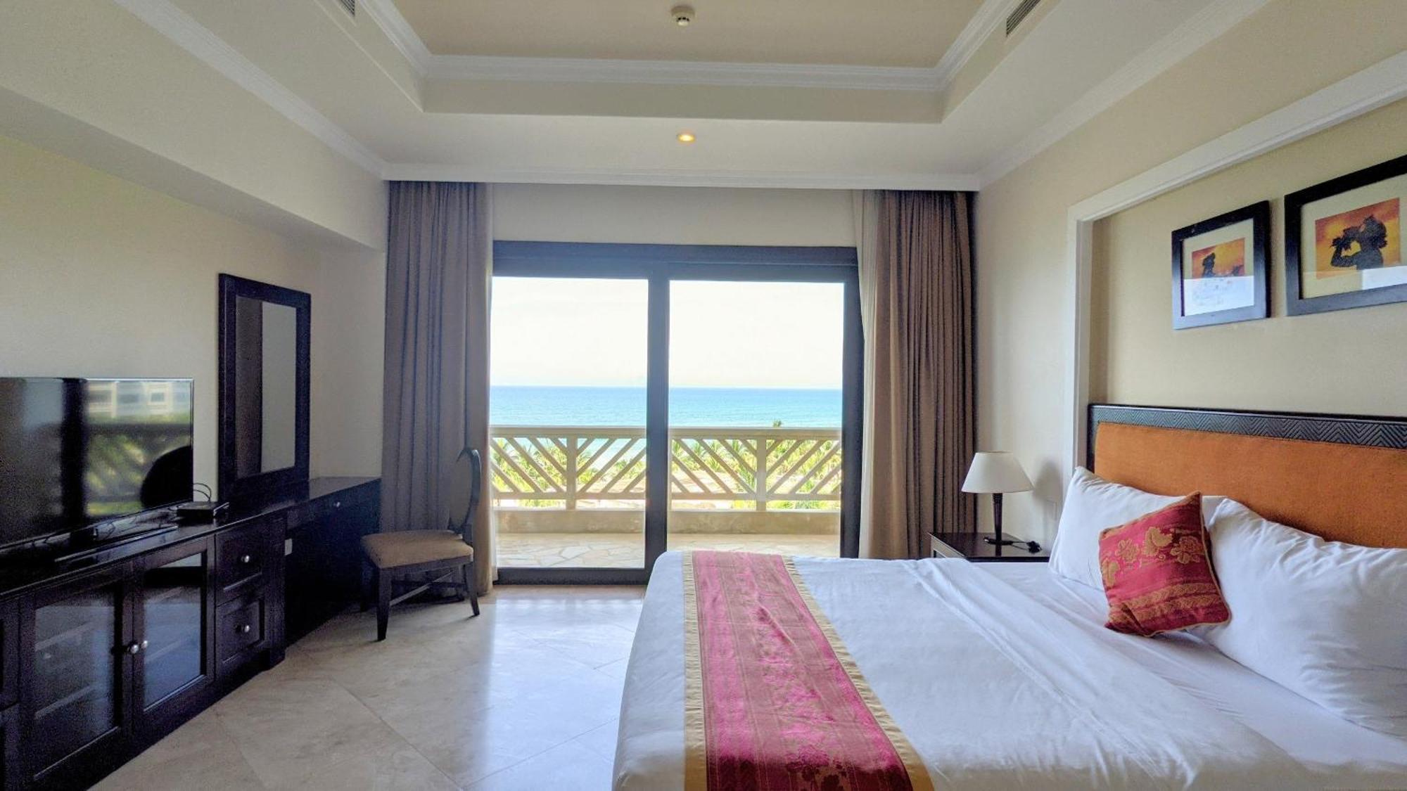 Olalani Resort & Condotel Дананг Экстерьер фото
