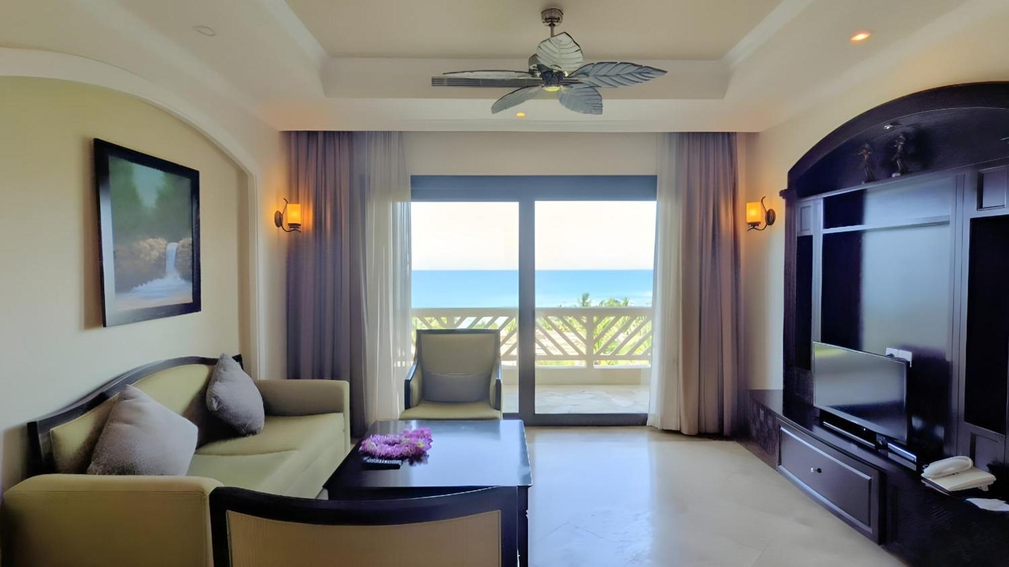 Olalani Resort & Condotel Дананг Экстерьер фото