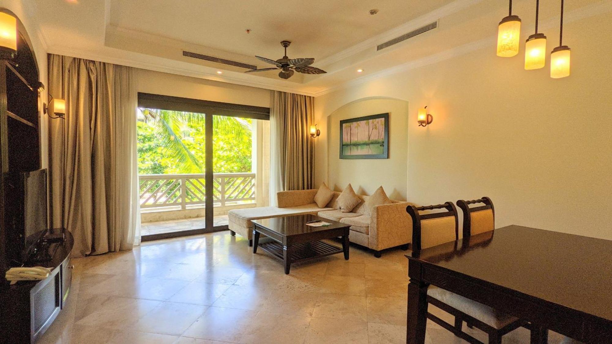 Olalani Resort & Condotel Дананг Экстерьер фото